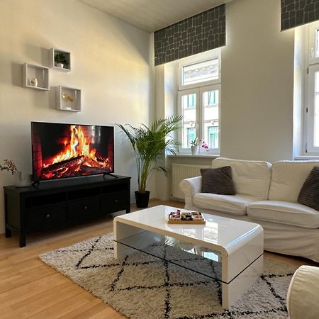 Charmante Zentral Gelegene Wohnung Wina Bagian luar foto