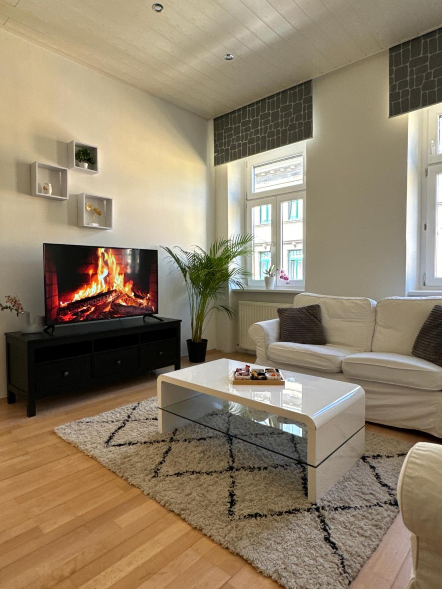 Charmante Zentral Gelegene Wohnung Wina Bagian luar foto